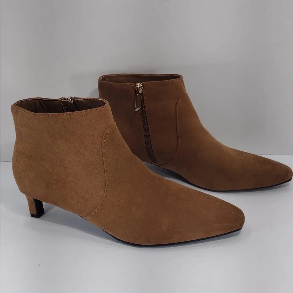 Women’s Tan Suede Boots size 10  brand new no tags